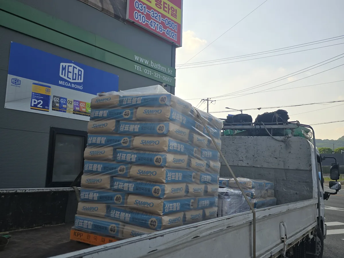 전체 리모델링 시공 후 용인 카페 화장실 세부 마감